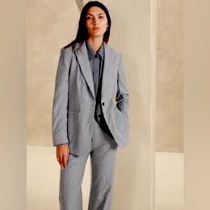 NWT Banana Republic “Georgina” Italian Pinstripe Blazer, Gray size 2